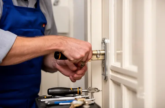 Professioneel slotenwerk door een slotenmaker, de werkwijze
